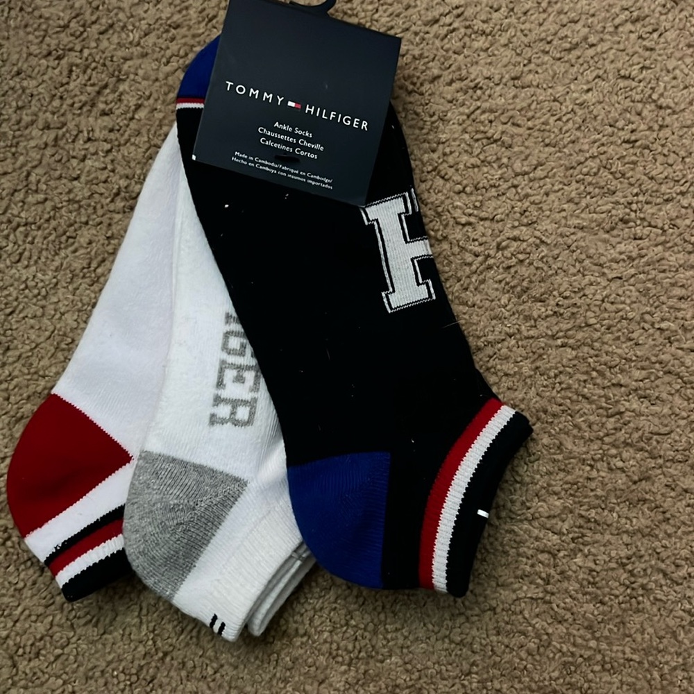 NWT men’s Tommy Hilfiger 3 pairs socks